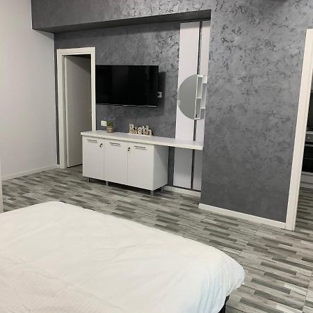 ママイア Apartament Alexandraアパートホテル エクステリア 写真