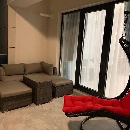 ママイア Apartament Alexandraアパートホテル エクステリア 写真