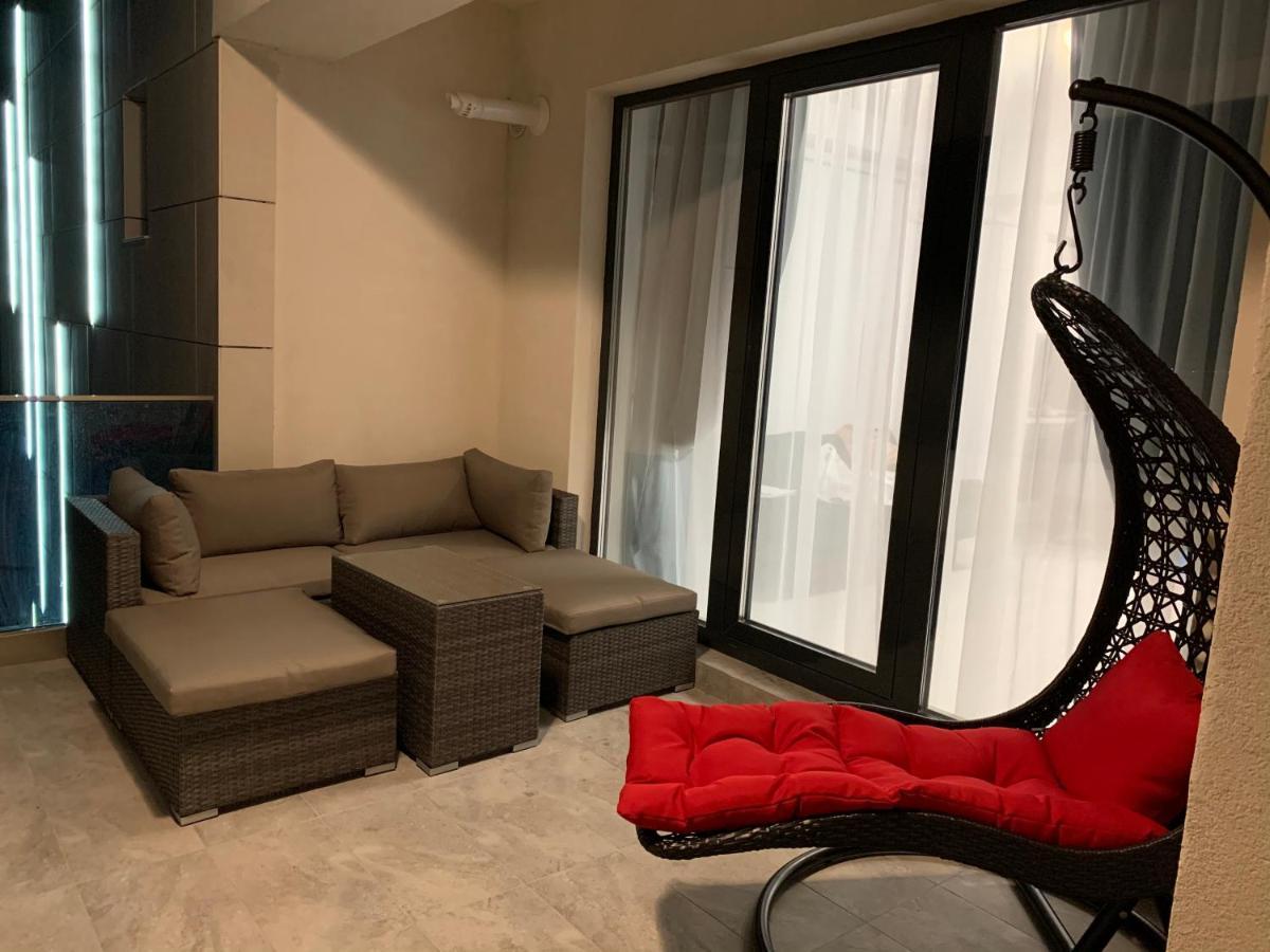 ママイア Apartament Alexandraアパートホテル エクステリア 写真