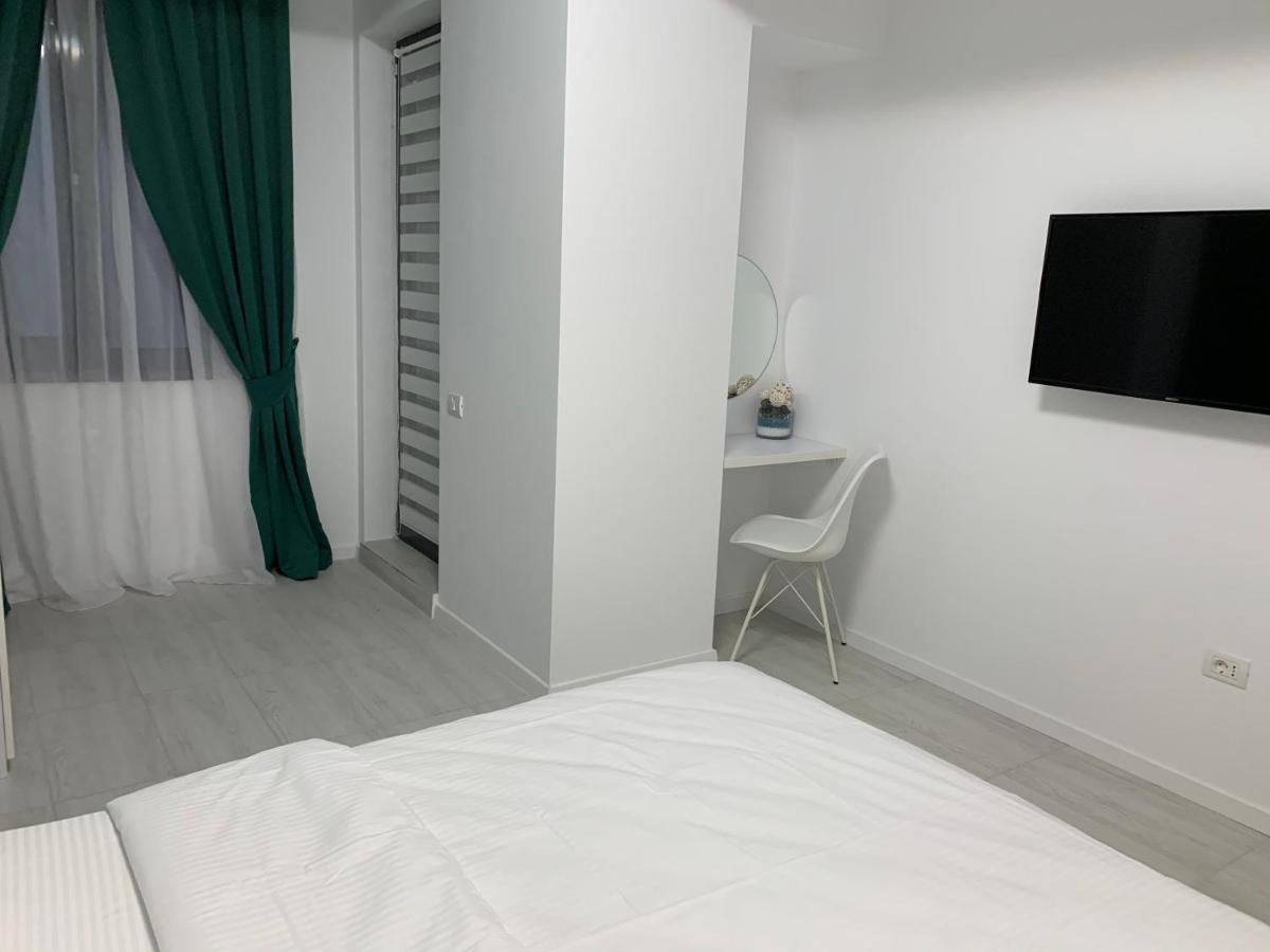 ママイア Apartament Alexandraアパートホテル エクステリア 写真